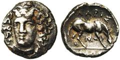 Ancient Coins THESSALIE, LARISSA, AR diobole, 320-270 av. J.-C. Droit : Tête de la nymphe Larissa de face, légèrement tournée vers la gauche, les cheveux retenus par un bandeau. Revers : ΛΑΡΙΣ/AIΩΝ Ch