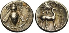 Greek Coins IONIE, EPHESE, AR drachme, 202-133 av. J.-C. Droit : E-Φ Abeille. Revers : Cerf à droite devant un palmier. A droite, ΔHMHTPIOΣ. Ref.: SNG von Aulock 7825; BMC 127. 3,67g. Patine foncée. T