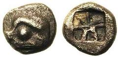 Greek and Celtic Coins IONIE, PHOCEE, AR tétartémorion, vers 530-510 av. J.-C. Droit : Tête de phoque à gauche. Revers : Carré creux quadriparti. Ref.: Slg. Klein 448 var. 0,39g. Très Rare. Patine noi