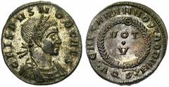 CRISPUS César (317-326), AE follis, 321, Aquilée. Droit : CRISPVS NOB CAES B. l., cuirassé à droite. Revers : CAESARVM NOSTRORVM/ ·AQS· Dans une couronne, VOT/·/V. Ref.: RIC 89. 2,80g. Rare. Argenté a