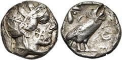 CONTINENTAL GREECE ATTIQUE, ATHENES, AR tétradrachme, vers 449-404 av. J.-C. D/ T. casquée d''Athéna à d., le casque l. et orné d''un fleuron. R/ AΘE Chouette à d., t. de f. A g., pousse d''olivier av