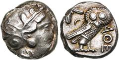 CONTINENTAL GREECE ATTIQUE, ATHENES, AR tétradrachme, vers 250 av. J.-C. D/ T. casquée d''Athéna à d., le casque orné d''un fleuron et de feuilles d''olivier. R/ AΘE Chouette à d., t. de f. A g., pous