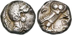 CONTINENTAL GREECE ATTIQUE, ATHENES, AR tétradrachme, vers 250 av. J.-C. D/ T. casquée d''Athéna à d., le casque orné d''un fleuron et de feuilles d''olivier. R/ AΘE Chouette à d., t. de f. A g., pous