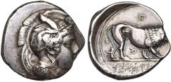 MAGNA GRAECIA LUCANIE, VELIA, AR didrachme, 405-390 av. J.-C. D/ T. casquée d''Athéna à d., le casque orné d''un griffon. R/ YEΛHTΩN Lion marchant à d. Au-dessus, Φ. Entre les pattes, Θ. Williams, Vel