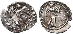 MAGNA GRAECIA SICILE, CAMARINA, AR litre, vers 460-440 av. J.-C. D/ Niké volant à g. En dessous, un cygne à g. Le tout dans une couronne de laurier. R/ KAMAP-INAIO (rétrogr.) Athéna deb. à g., ten. un