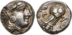 CONTINENTAL GREECE & ASIA ATTIQUE, ATHENES, AR tétradrachme, vers 250 av. J.-C. D/ T. casquée d''Athéna à d., le casque orné d''un fleuron et de feuilles d''olivier. R/ AΘE Chouette à d., t. de f. A g