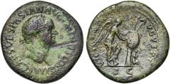 AUGUSTE – LUCIUS VERUS VESPASIEN (69-79), AE sesterce, 71, Rome. D/ IMP CAES VESPASIAN AVG PM TR P P P COS III T. l. à d. R/ VIC-TORIA AVGVSTI/ SC La Victoire deb. à d., le pied posé sur un casque, éc