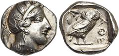 GREEK WORLD : ETRURIA - NUMIDIA ATTIQUE, ATHENES, AR tétradrachme, vers 480-400 av. J.-C. D/ T. casquée d''Athéna à d., le casque orné d''un fleuron et de feuilles d''olivier. R/ Chouette à d., t. de 