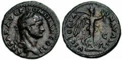 DOMITIEN César (69-81), AE as, 73, Rome. Droit : CAESAR AVG F DOMITIAN COS II Tête l. à droite. Revers : VICTORIA NAVALIS/ S-C Victoire debout à droite sur une proue, tenant une palme et une couronne.