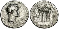 AUGUSTE (-27-14), AR cistophore, 19-18 av. J.-C. Pergame. Droit : IMP·IX·TR·PO·V Tête nue à droite. Revers : Temple hexastyle sur une base de cinq degrés. Palmettes en acrotères. Sur le fronton, ROM·E