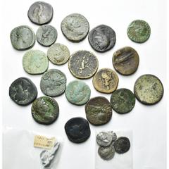 ROMAN LOTS lot de 23 p, dont: deniers d''Hadrien, Septime Sévère (3); sesterces de Trajan, Hadrien (2), Antonin le Pieux (2), Marc Aurèle César, Marc Aurèle Auguste (3), Lucius Verus divinisé, Lucilla