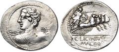 ROMAN REPUBLIC C. Licinius Macer, AR denier, 84 av. J.-C., Rome. D/ B. d''Apollon à g., vu de dos, ten. un foudre de la main d. R/ Minerve conduisant un quadrige à d., ten. un bouclier et une lance. A