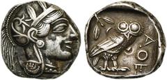 GREEK WORLD ATTIQUE, ATHENES, AR tétradrachme, vers 420 av. J.-C. D/ T. casquée d''Athéna à d., le casque orné d''un fleuron et de feuilles d''olivier. R/ AΘE Chouette à d., t. de f. A g., pousse d''o