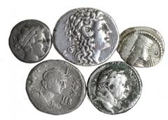 5 piezas: tetradracma, Tesalónica;tetradracma de vellón, Nerón (Alejandría);tetradracma, Vespasiano; didracma, Neápolis; Dracma Partia. BC+/MBC.