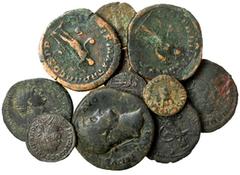 13 bronces: sestercios (3), dupondio, as, antoniniano (2), follis (3), cuadrante y pequeño bronce (2). De BC a MBC.