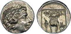 Grecia Antigua LYCIA. Phaselis. Dracma (84-77 a.C.). A/ Cabeza laureada de Apolo. R/ Lira, a la izq., antorcha y a la der., corona de Isis. Todo ello dentro de cuadrado incuso. AR 2,55 g. COP-no. SBG-