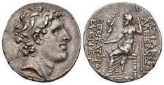GRECIA ANTIGUA. REINO SELÉUCIDA. Alejandro I (154-145 a.C.). Tetradracma. Antioquía del Orontes. A/ Cabeza laureada a der. R/ Zeus sentado a der. con cetro y Niké, en campo monogramas, exergo no legib
