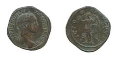 ALEJANDRO SEVERO. Sestercio. A/ Busto laureado de Alejandro Severo a dcha. Ly.: IMP SEV ALEXANDER AVG. R/ Victoria a izq. con corona y palma. Ly.: VICTORIA AVGVSTI SC. SM-8022. Pát. marrón. 23,16 g. E