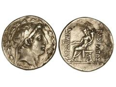 Tetradracma. 162-150 a.C. DEMETRIO I. REINO SELÉUCIDA. Anv.: Cabeza diademada a derecha. Rev.: Tyche sentada a izquierda, delante y detrás leyenda. 16,40 grs. AR. (Múltiples rayitas). Se-7014 sim. MBC