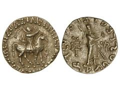 Tetradracma. 35-5 a.C. AZES II. INDOESCITAS DEL PAKISTÁN. Anv.: Guerrero a caballo a derecha. Rev.: Figura en pie a derecha con lanza. 9,70 grs. AR. EBC/EBC-.