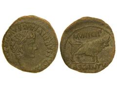 As. ÉPOCA DE TIBERIO. CASCANTUM. Anv.: TI. CAESAR DIVI AVG. F. AVGVSTVS. Cabeza laureada de Tiberio a derecha. Rev.: MVNICIP. CASCANTV(M). Toro a derecha. 10,10 grs. Pátina verde. AB-691. MBC.