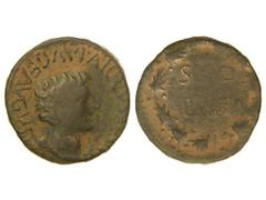 Semis. ÉPOCA DE TIBERIO. SEGOBRIGA. Anv.: TI. CAESAR DIVI AVG. F. AVGVS. F. (IMP.). Cabeza descubierta de Tiberio a derecha. Rev.: SEGOBRIGA dentro de láurea. 7,10 grs. Pátina verde. BC+.