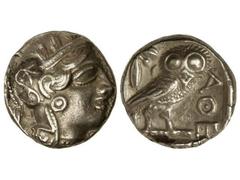 Tetradracma. 449-413 d.C. ATENAS. Anv.: Cabeza de Atenea con casco a derecha. Rev.: Lechuza a derecha, delante A¶E, detrás rama de olivo y creciente. 17,10 grs. AR. Se-2526. EBC-.