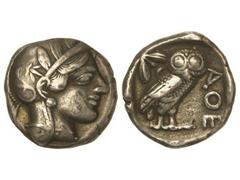 Tetradracma. 449-413 a.C. ATENAS. Anv.: Cabeza de Atenea con casco a derecha. Rev.: Lechuza a derecha, delante A¶E, detrás rama de olivo y creciente. 15,20 grs. AR. Pátina oscura. Se-2526. MBC+.