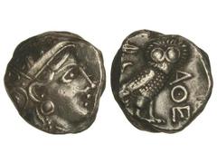 Tetradracma. 390-300 a.C. ATENAS. Anv.: Cabeza de Atenea con casco a derecha. Rev.: Lechuza a derecha, delante A¶E, detrás rama de olivo y creciente. 17,20 grs. AR. Se-2537. MBC+.