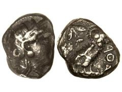 Tetradracma. 229-200 a.C. ATENAS. Anv.: Cabeza de Atenea a derecha. Rev.: Lechuza de frente, tres hojas de olivo y cabeza de Toro. 16,7 grs. AR. Pátina oscura. Se-2548. BC+.