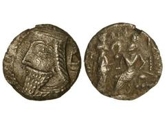 Tetradracma. 208-222 d.C. VOLOGASES VI. PARTIA. Anv.: Busto barbado a izquierda, detrás B. Rev.: Rey en trono recibiendo diadema. (Oxidaciones). GIC-5874. MBC.