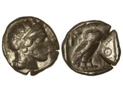 Tetradracma. 460-455 a.C. ATENAS. Anv.: Cabeza de Atenea a derecha con yelmo, con ojo almendrado. Rev.: Lechuza a derecha, delante leyenda. 17,10 grs. (Dos cortes de cizalla). Se-520. MBC.