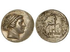 Tetradracma. 150-145 a.C. AEOLIS KYME. Anv.: Cabeza diademada de Amazón Kyme a derecha. Rev.: Caballo con bridas a derecha, dentro de láurea, delante y debajo leyenda. 17 grs. AR. (Ligera hoja en anve