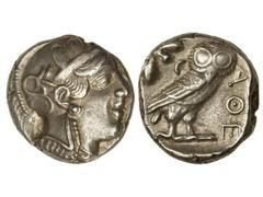 Tetradracma. 449-413 a.C. ATENAS. Anv.: Cabeza de Atenea con casco a derecha. Rev.: Lechuza en pie a derecha, delante A¶E, detrás rama de olivo y creciente. 17,50 grs. AR. Se-2526. EBC+/EBC.