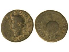 Dupondio. Acuñada el 103-111 d.C. AUGUSTO. RESTITUCIÓN DE NERVA. Anv.: (DIV)VS AVGVSTVS. Cabeza radiada a izquierda. Rev.: IMP. NERVA CAES. AVG. REST. S. C. Timón sobre globo. 13,60 grs. Pátina verde 