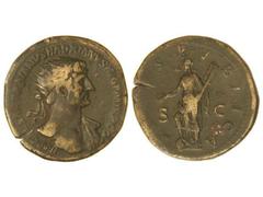 Dupondio. Acuñada el 119-121 d.C. ADRIANO. Anv.: IMP. CAESAR TRAIANVS HADRIANVS AVG. P. M. TR. P. COS. III. Busto radiado a derecha. Rev.: S(ALV)S PVBLICA S. C. Salud en pie a izquierda con pátera y t