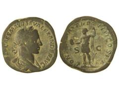 Sestercio. Acuñada el 225 d.C. ALEJANDRO SEVERO. Anv.: IMP. CAES. M. AVR. SEV. ALEXANDER AVG. Busto laureado a derecha. Rev.: PONTIF. MAX. TR. P. IIII COS. P. P. S. C. Alejandro Severo en pie en atuen