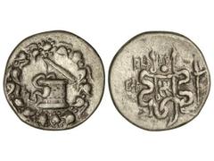 Tetradracma Cistofórico. 133 a.C. PÉRGAMO. Anv.: Cista mística. Rev.: Arco y carcaj entre serpientes. 12,40 grs. AR. Se-3944. MBC.