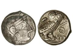 Tetradracma. Siglos IV-III a.C. ARABIA. IMITACIÓN TIPO ATENAS. Anv.: Cabeza de Atenea con casco a derecha. Rev.: Lechuza a derecha, delante A¶E, detrás creciente. 17 grs. AR. MUY ESCASA. Se-6130 var.;