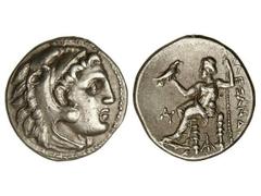 Dracma. 336-323 a.C. ALEJANDRO MAGNO. MACEDONIA. Anv.: Cabeza de Hércules con piel de león a derecha. Rev.: Zeus entronizado a izquierda, detrás leyenda. 4,30 grs. AR. (Golpes en anverso). Se-6730 var