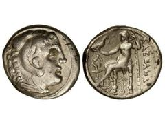 Tetradracma. 336-323 a.C. ALEJANDRO MAGNO. AMPHIPOLOS. Anv.: Cabeza de Hércules con piel de león a derecha. Rev.: Zeus entronizado a izquierda, detrás leyenda, delante símbolos. 17,20 grs. AR. (Golpec