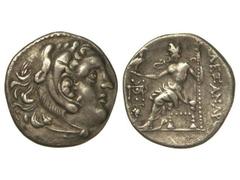 Dracma. 336-323 a.C. ALEJANDRO MAGNO. INCIERTA. Anv.: Cabeza de Hércules con piel de león a derecha. Rev.: Zeus entronizado a izquierda, detrás leyenda, delante símbolos. 4,10 grs. AR. Müller-1534 sim