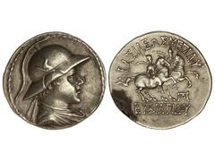 Tetradracma. 171-135 a.C. EUKRATIDES. BACTRIA E INDOGRECIA. Anv.: Busto diademado con casco ornamentado a derecha. Rev.: Los Dióscuros a caballo a derecha, encima y debajo leyenda. 16,80 grs. AR. (Gol