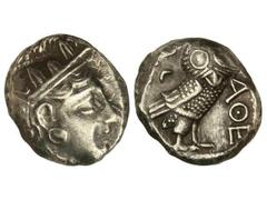 Tetradracma. 393-300 a.C. ATENAS. Anv.: Cabeza de Atenea con casco a derecha. Rev.: Lechuza en pie de frente, delante A¶E, detrás (rama de olivo) y creciente. 17,20 grs. AR. Se-2537. MBC/MBC+.