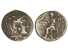 Tetradracma. ALEJANDRO MAGNO. ARADUS. Anv.: Cabeza de Hércules con piel de león a derecha. Rev.: Zeus entronizado a izquierda, delante monograma, detrás leyenda. 13,30 grs. AR. Pátina. (Golpecitos). M