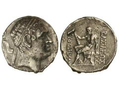 Tetradracma. 230-190 a.C. EUTHYDEMOS. BACTRIA E INDOGRECIA. Anv.: Cabeza diademada a derecha. Rev.: Hércules sentado a izquierda con clava, leyenda delante y detrás. 15,70 grs. AR. (Oxidaciones y golp