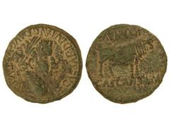 As. ÉPOCA DE TIBERIO. CASCANTUM. Anv.: TI. CAESAR DIVI. AVG. F. AVGVSTVS. Cabeza laureada de Tiberio a derecha. Rev.: MVNICIP. CASCANTVM. Toro a derecha. 11,90 grs. Pátina verde. AB-690. MBC-.