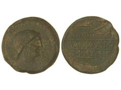 Dupondio. OBULCO. Anv.: Cabeza femenina a derecha, dentro de corona, delante OBVLCO. Rev.: Arado a derecha, debajo espiga y leyenda ibérica a izquierda en dos líneas. 30,80 grs. Pátina verde. AB-1779.