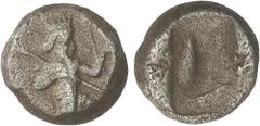 GREEK COINS Ancient Greece Siclo. 450-330 a.C. REYES AQUEMENIDAS. PERÍODO DE ARTAJERJES I a DARÍO III. SARDES. LYDIA. Anv.: Rey barbado y arrodillado a derecha llevando lanza y arco. Rev.: Rectángulo 