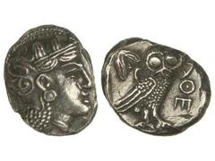 Tetradracma. 393-300 a.C. ATENAS. Anv.: Cabeza de Atenea con casco a derecha. Rev.: Lechuza en pie a derecha, delante A¶E, detrás rama de olivo y creciente. 17,20 grs. AR. Variante de estilo. Se-2537.